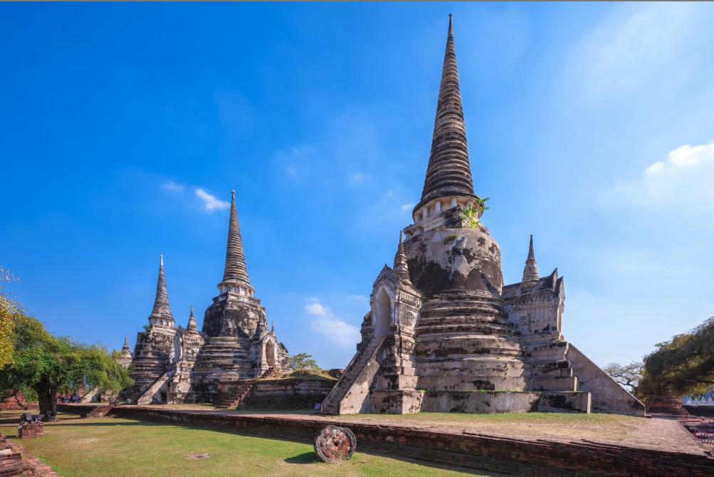Three bell-shaped chedis at Wat Phra Si Sanphet