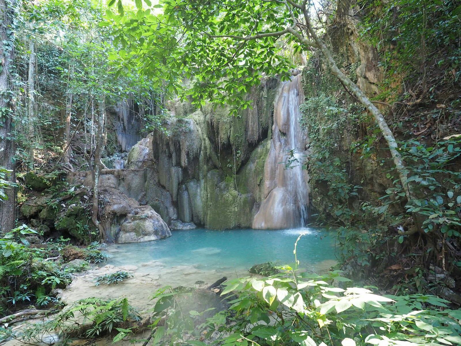 People climbing the Bua Tong sticky waterfall